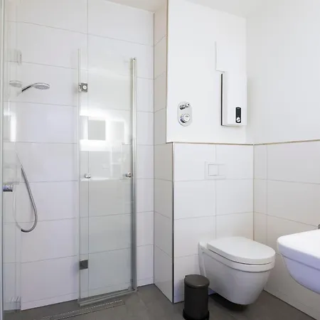 Pier 67 Kleine Perle Neustadt * Roge