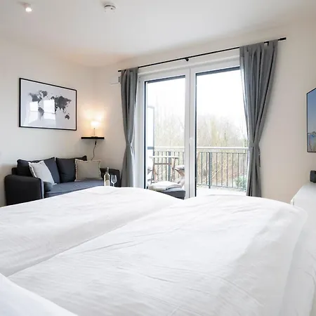 Pier 67 Kleine Perle Neustadt * Roge