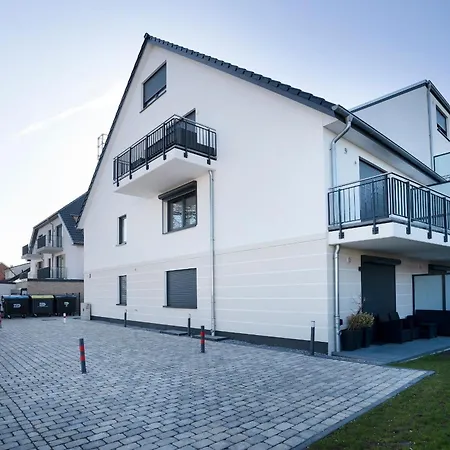 Pier 67 Kleine Perle Neustadt *